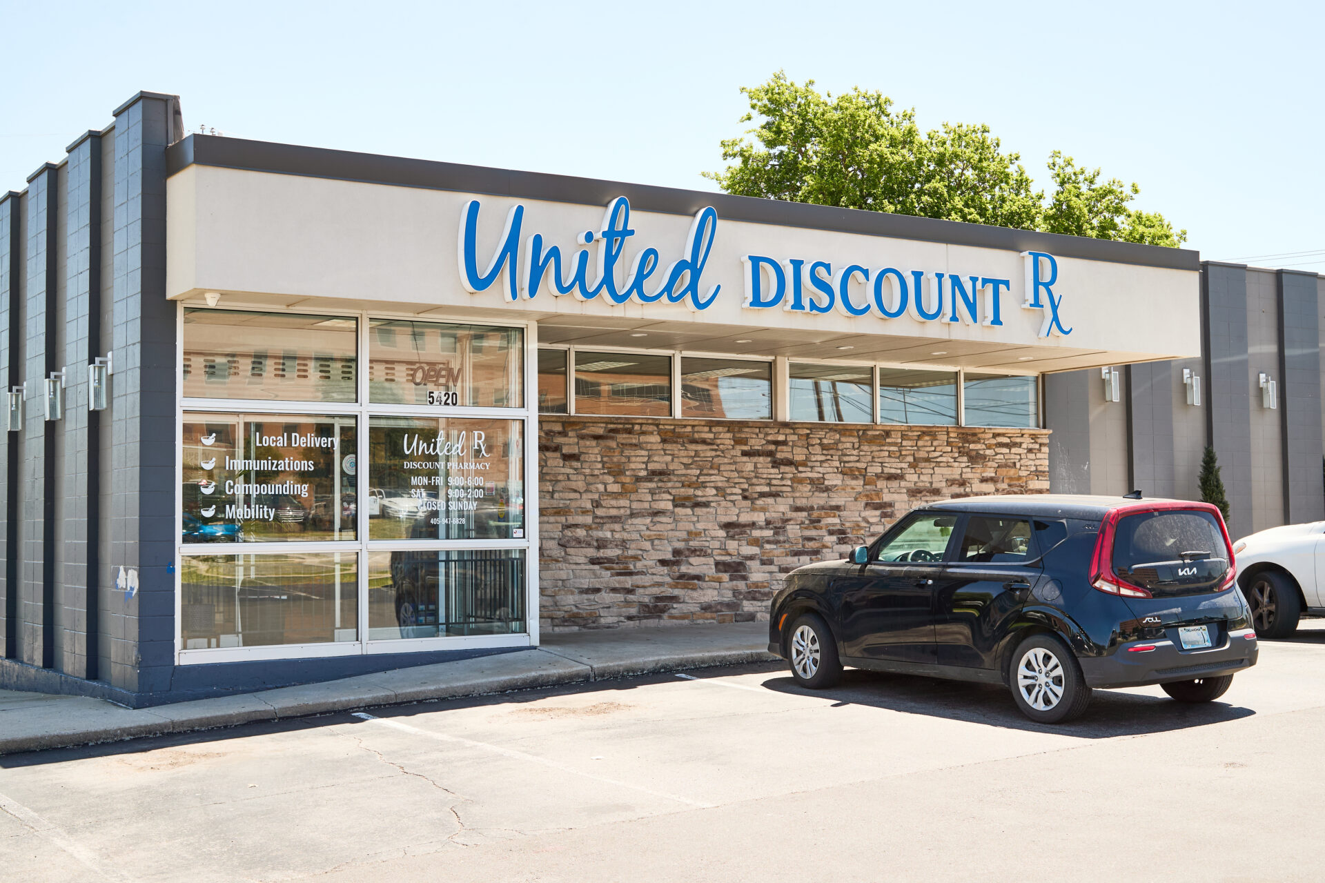 Exterior storefront of United Discount Rx pharmacy offering local delivery and options for filling prescriptions.